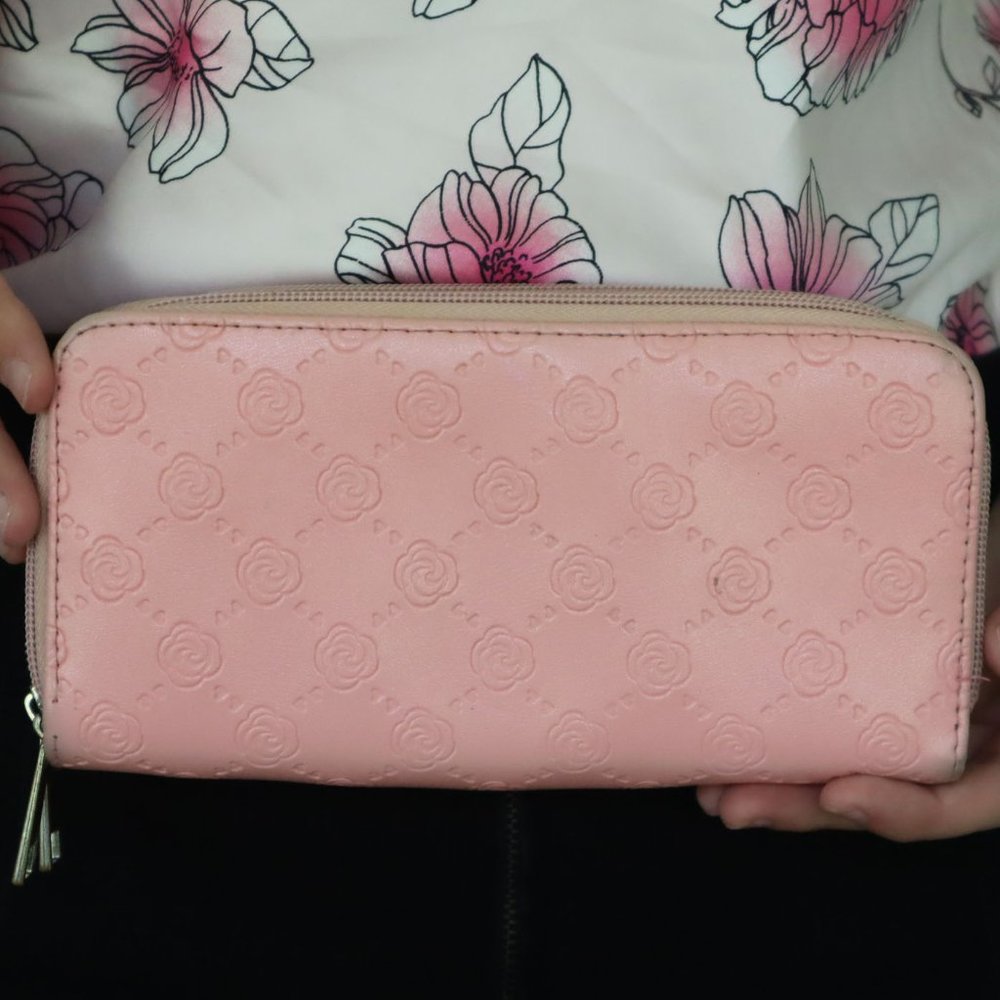 Rose Wallet - Picture 2 of 3